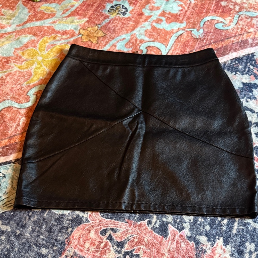 Chic Black Asymmetrical faux leather Skirt